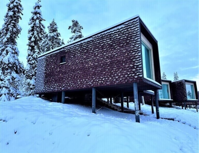 A wooden cabin in a winter landscape in Rovaniemi Lapland